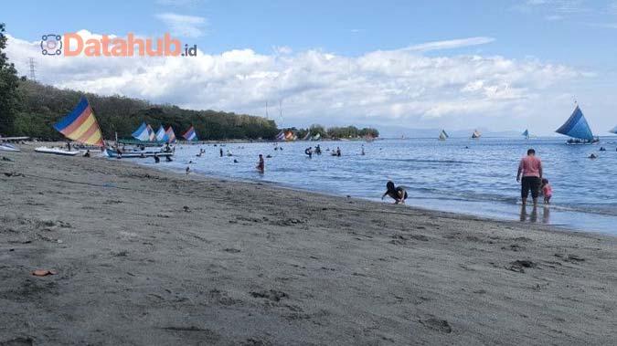 Pantai Pasir Putih Situbondo