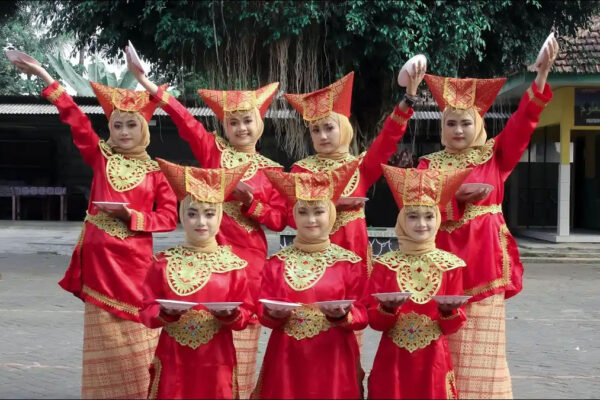Tari Piring Minangkabau