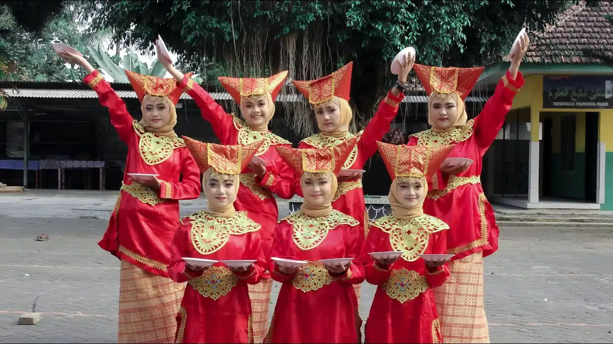 Tari Piring Minangkabau