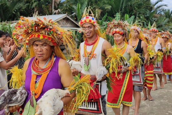 Suku Mentawai