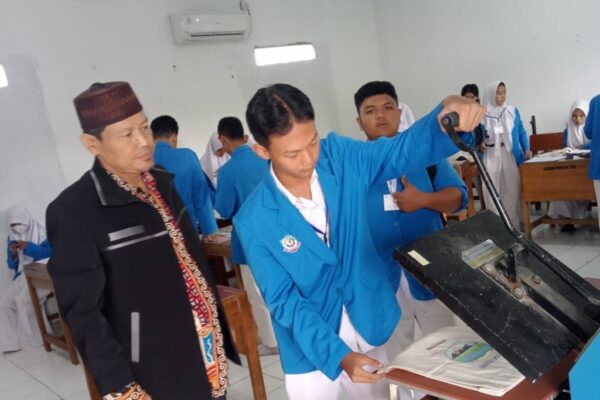 Klub Desain Grafis Mahasiswa: Wadah Kreatif untuk Mengembangkan Skill Desain Digital, Belajar Software Grafis, dan Membangun Portofolio Kreatif Serta Kolaborasi Mahasiswa dalam Proyek Desain Profesional dan Edukatif